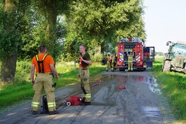 Tractor in brand aan Slimweg in Hoogkarspel