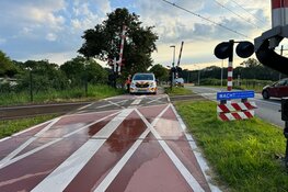 Fietser zwaargewond bij ongeval op spoorwegovergang
