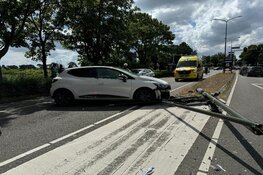 Veel schade bij eenzijdig ongeval op Westeinde in Enkhuizen