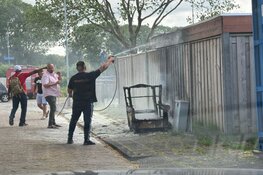 Schutting vat vlam in Enkhuizen