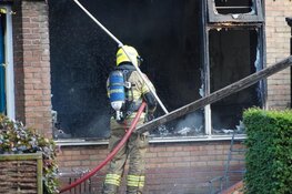 Rijtjeswoning in Wervershoof volledig uitgebrand
