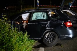 Auto crasht in Berkhout: inzittenden hebben engeltje op hun schouder