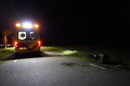 Fietser te water gereden in Zwaagdijk-Oost