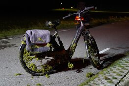 Fietser te water gereden in Zwaagdijk-Oost