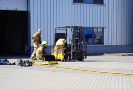 Heftruck bijna in brand bij bedrijf in Zwaag