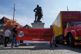 Demonstratie tegen standbeeld JP Coen