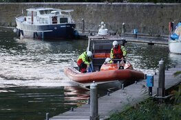 Brandweer rukt uit voor plezierjacht wat rookt in Hoorn