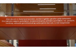 Artikel 1 prominent zichtbaar in nieuw stadhuis dankzij motie GroenLinks Hoorn