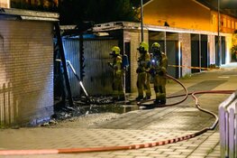 Brand in Hoorn: drie schuren in brand aan Steenbokstraat