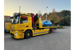 Fietser naar ziekenhuis na botsing met auto in Opmeer