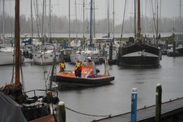 Overleden persoon aangetroffen in haven Andijk, politie gaat uit van ongeval