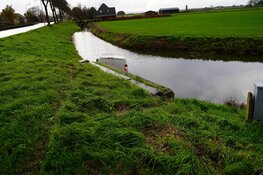Bestelbus te water in Wervershoof