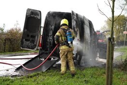 Bestelbus in brand op Houterweg in Hoogkarspel