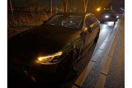 Botsing auto en busje op N240 in Wervershoof