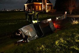 Auto te water in Nibbixwoud