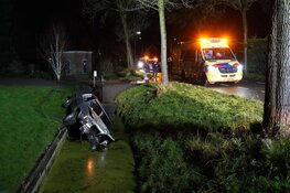 Auto te water in Nibbixwoud