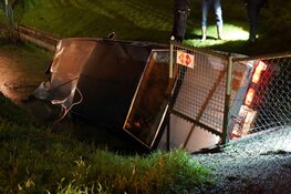 Auto te water in Nibbixwoud