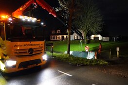 Auto te water in Nibbixwoud