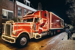 Groot feest in Hoorn bij de Vomar Kersttruck met gratis kerstpakketten en sneeuw