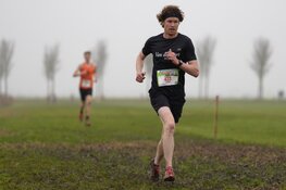 Edwin Sjerps klopt tweevoudig winnaar Michiels bij Kerstcross Opmeer
