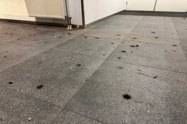 Schade door vuurwerk in wijkcentrum Enkhuizen