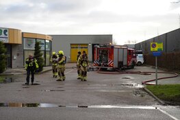 Brand bij autobedrijf in Medemblik