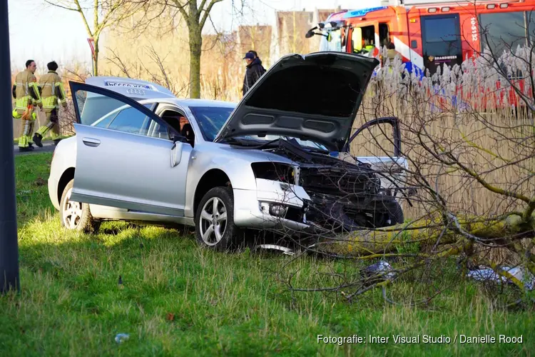 Automobilist ernstig gewond in Zwaag