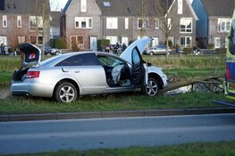 Automobilist ernstig gewond in Zwaag