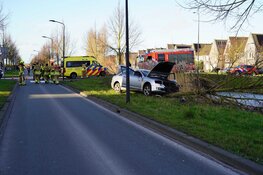 Automobilist ernstig gewond in Zwaag