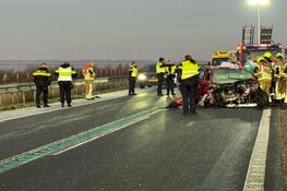 Ernstig ongeval op Markerwaarddijk, weg afgesloten