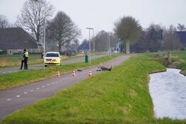 Jonge fietser zwaargewond in sloot aangetroffen in Oostwoud