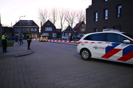 Explosie bij voordeur van woning in Hoorn