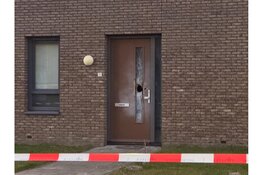 Explosie bij voordeur van woning in Hoorn