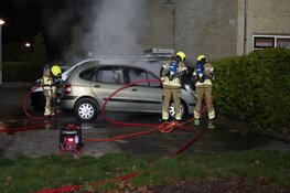 Twee voertuigen beschadigd door brand in Bovenkarspel