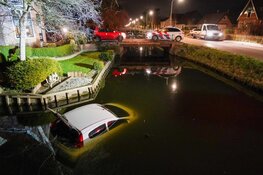 Auto belandt in sloot, eigenaren bijna gedupeerd door malafide berger