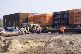 Heimachine omgevallen op bouwplaats in Hoorn