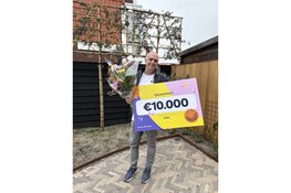 Blijdschap in Opmeer: Hans wint €10.000 bij Lot of Happiness en steunt KiKa