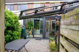 Telekraan omgevallen in woonwijk Avenhorn