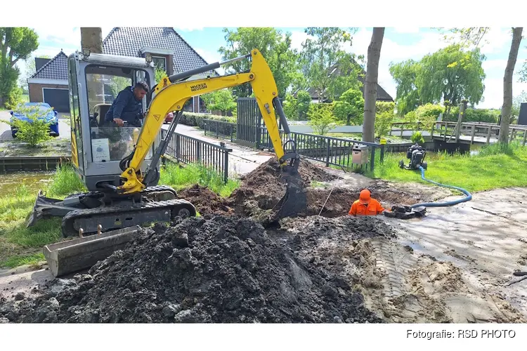 Waterleidingbreuk in Zwaagdijk Oost
