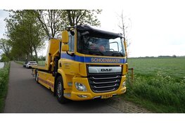 Auto komt thuis, maar zonder boottrailer: de trailer ligt in de sloot bij Berkhout