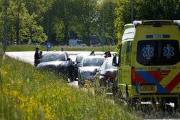 Provincialeweg afgesloten na ongeval tussen meerdere voertuigen
