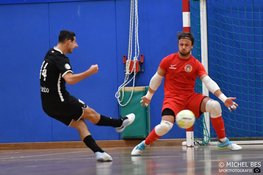 Zwaar gehavend Hovocubo/Veerhuys afgedroogd door Os Lusitanos