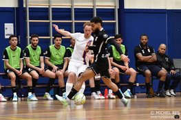 Zwaar gehavend Hovocubo/Veerhuys afgedroogd door Os Lusitanos