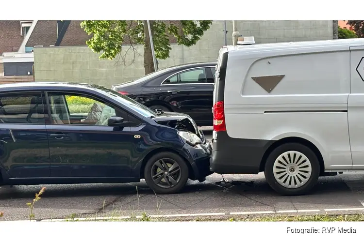 Veel schade bij ongeluk op Provincialeweg