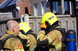 Mogelijk drugsafval aangetroffen in schuurtje achter woning in Enkhuizen