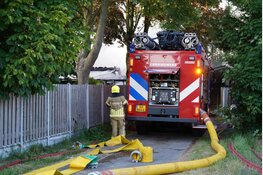 Grote rookwolken bij brand in Oosterblokker