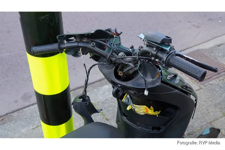 Scooterrijder lichtgewond na aanrijding met auto in Hoogkarspel