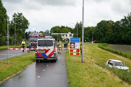 Auto raakt in de slip en vliegt over de kop in Hoogkarspel
