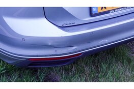 Auto raakt te water na ongeval in Spierdijk