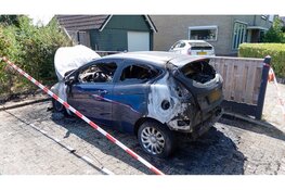 Tweede autobrand in twee weken Berkhout; vermoeden van brandstichting